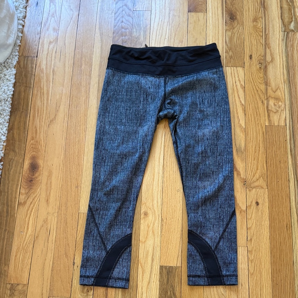 Like New! Lululemon Size 4 Patterned Leggings
